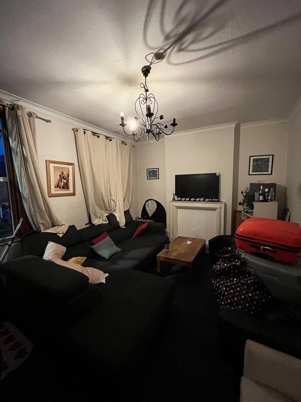 Room High Street Colliers Wood in Greater London