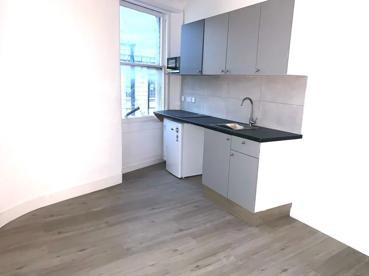 Flat Kingsland Road in Greater London
