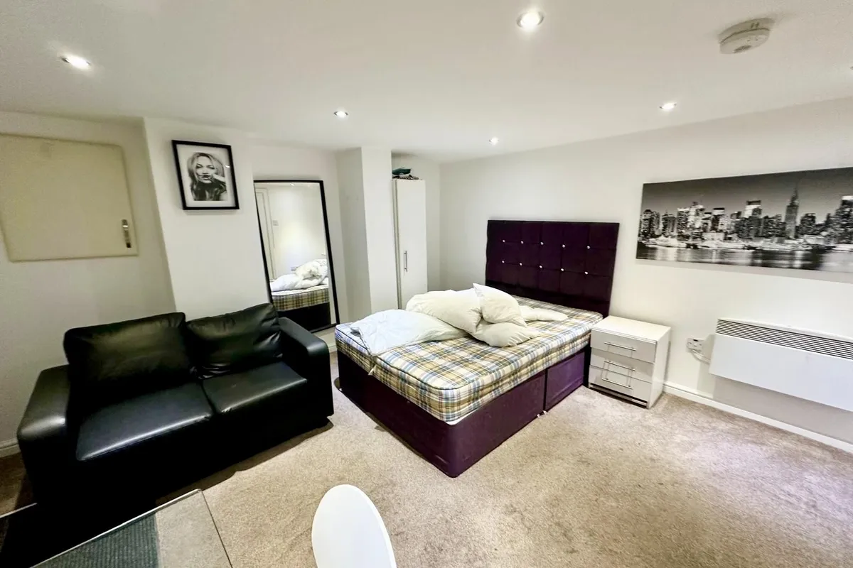 Flat Brown Hill Crescent in Leeds