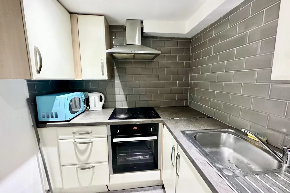 Flat Brown Hill Crescent in Leeds