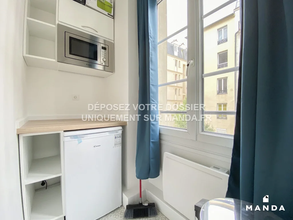 Flat Rue Doudeauville in Paris