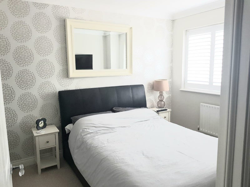 Room Ifield Green in Crawley