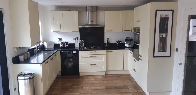 Room Ifield Green in Crawley