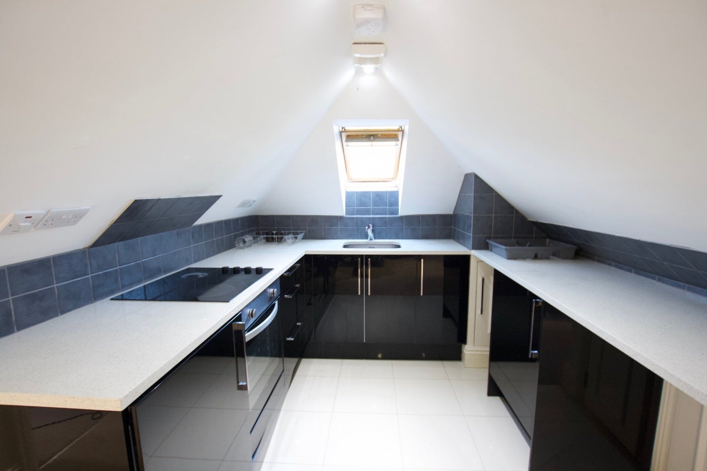 Flat Hollycroft Avenue in Greater London