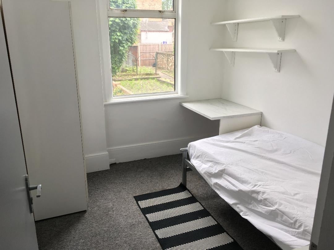 Room Kirn Road in Greater London