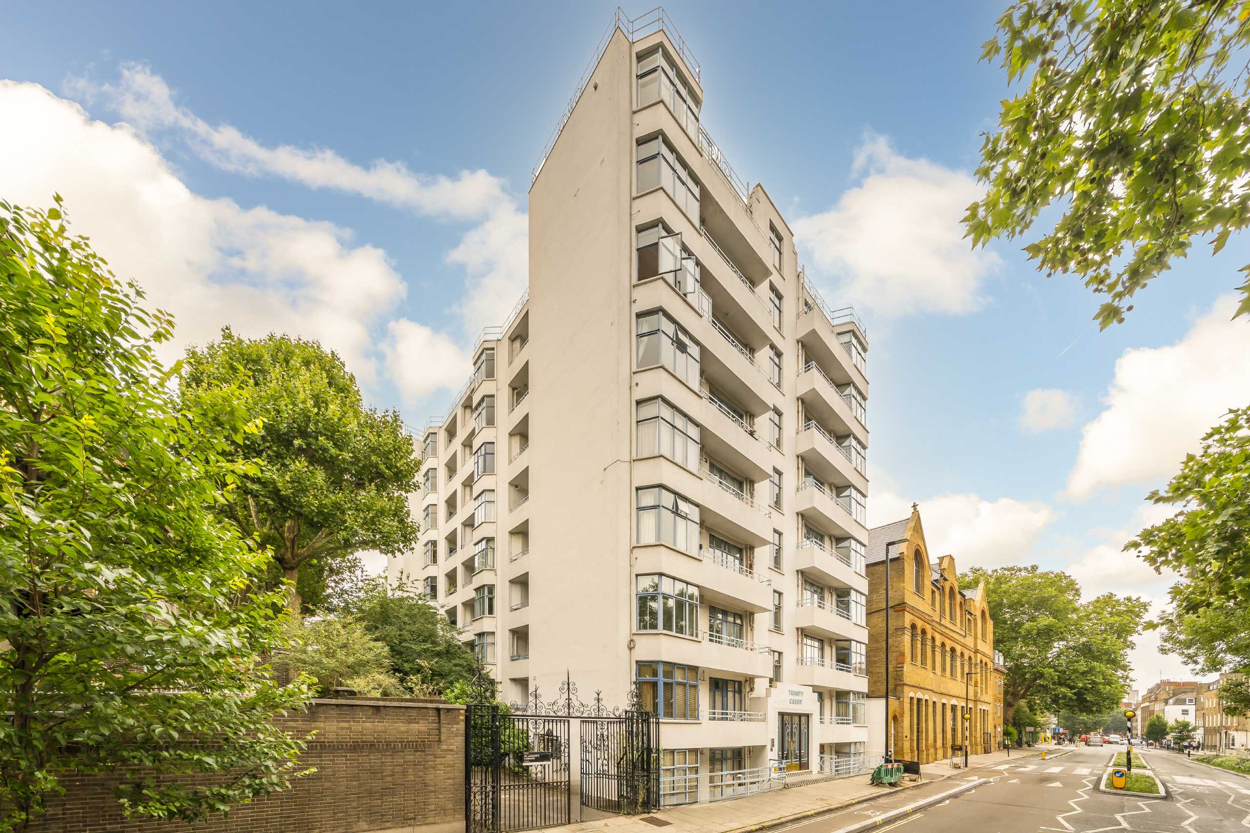 Flat Gray's Inn Road in Greater London