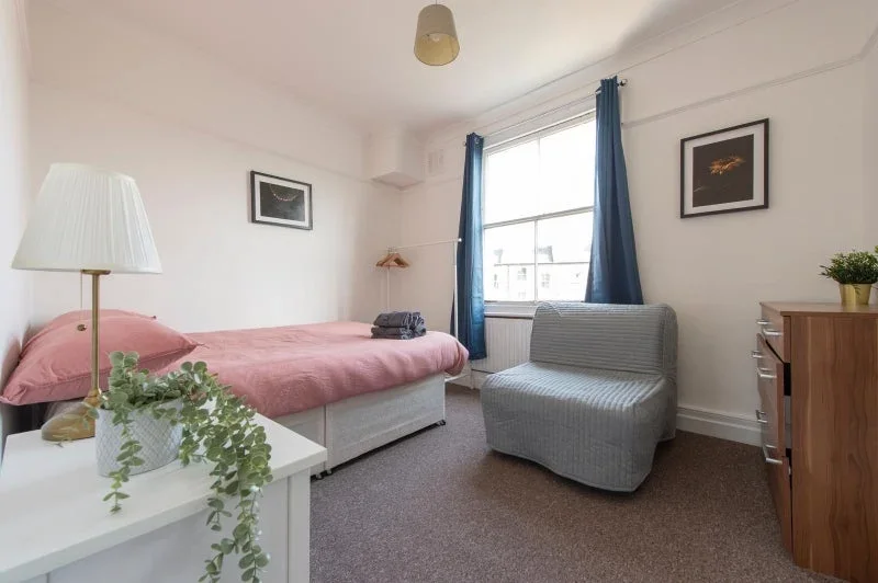 Flat Akerman Road in Greater London