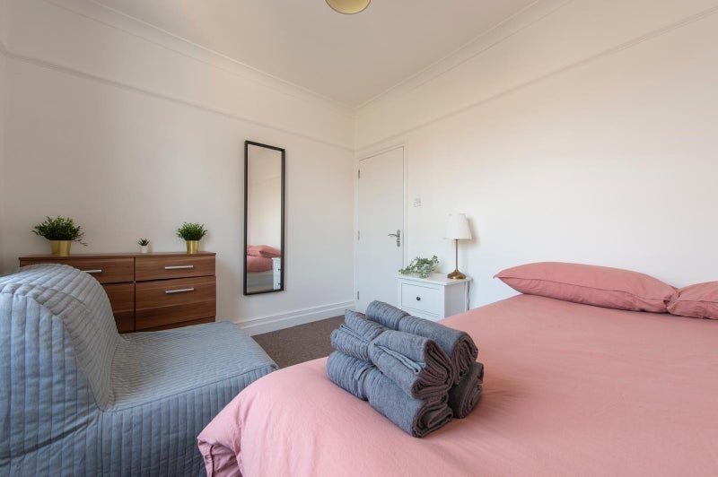 Flat Akerman Road in Greater London