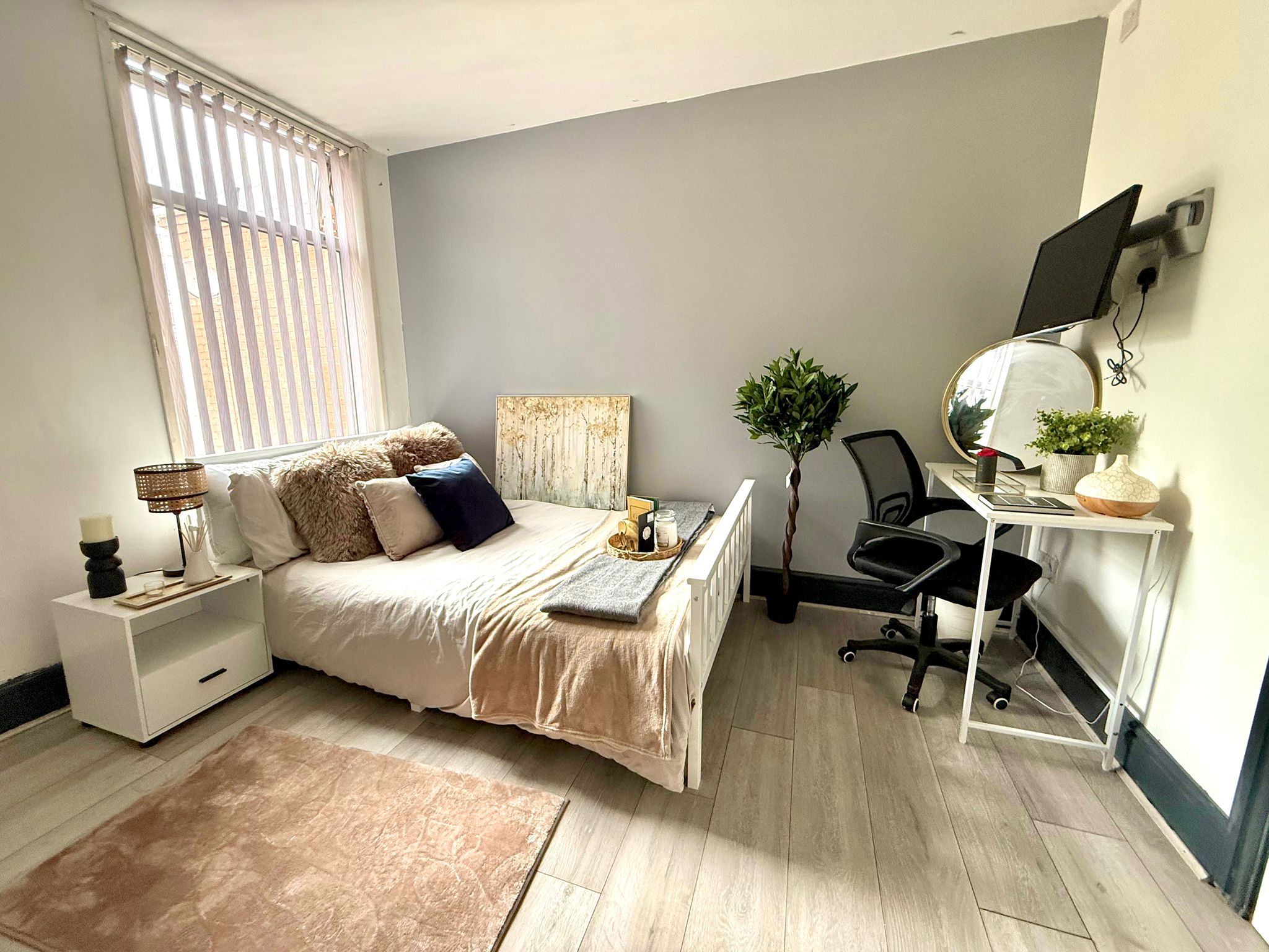 Room Binley Road in Coventry