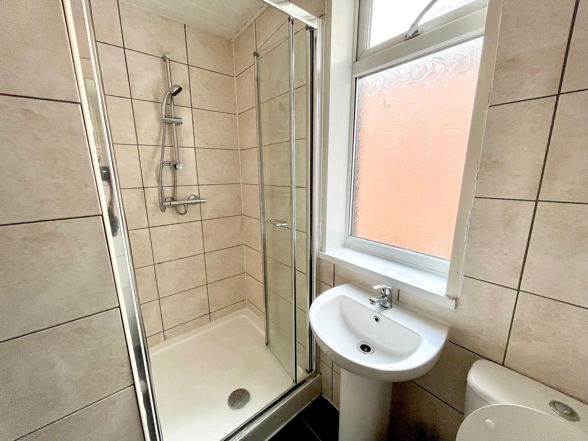 Room Binley Road in Coventry