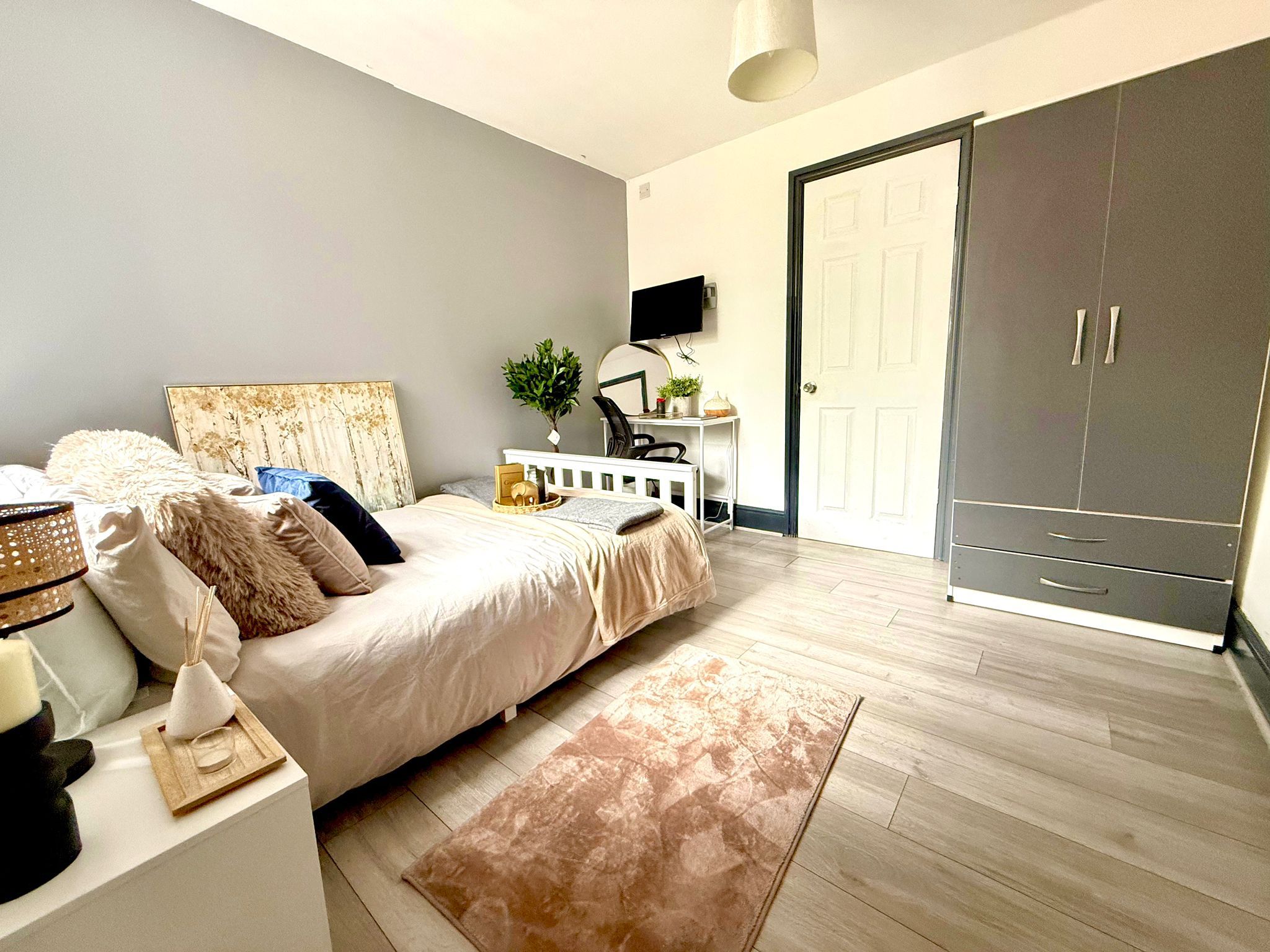 Room Binley Road in Coventry