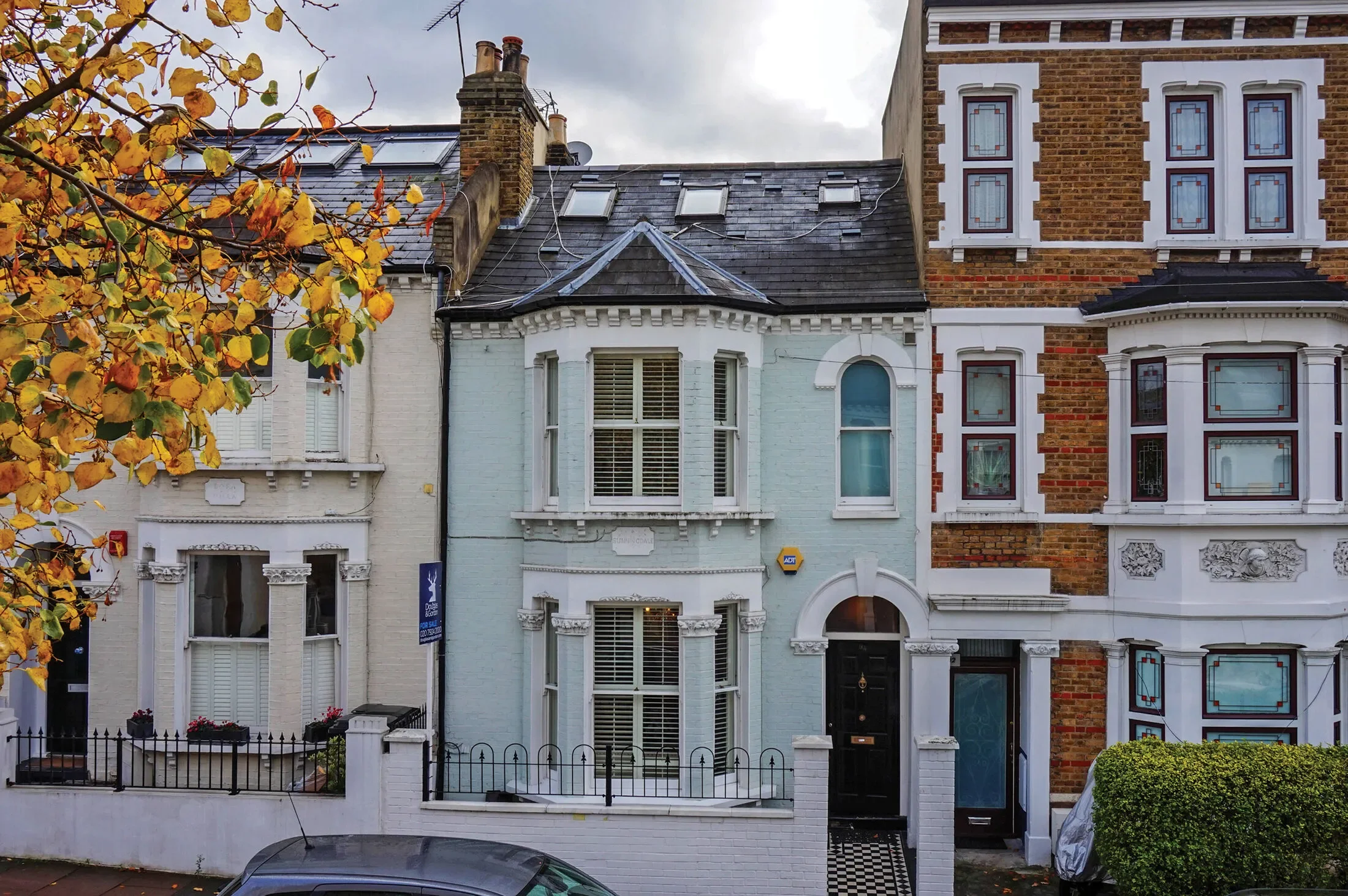 House Bennerley Road in Greater London