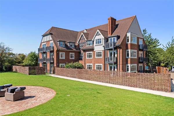 Flat Wyatt Drive in Greater London