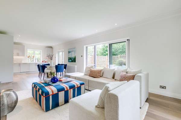 Flat Wyatt Drive in Greater London