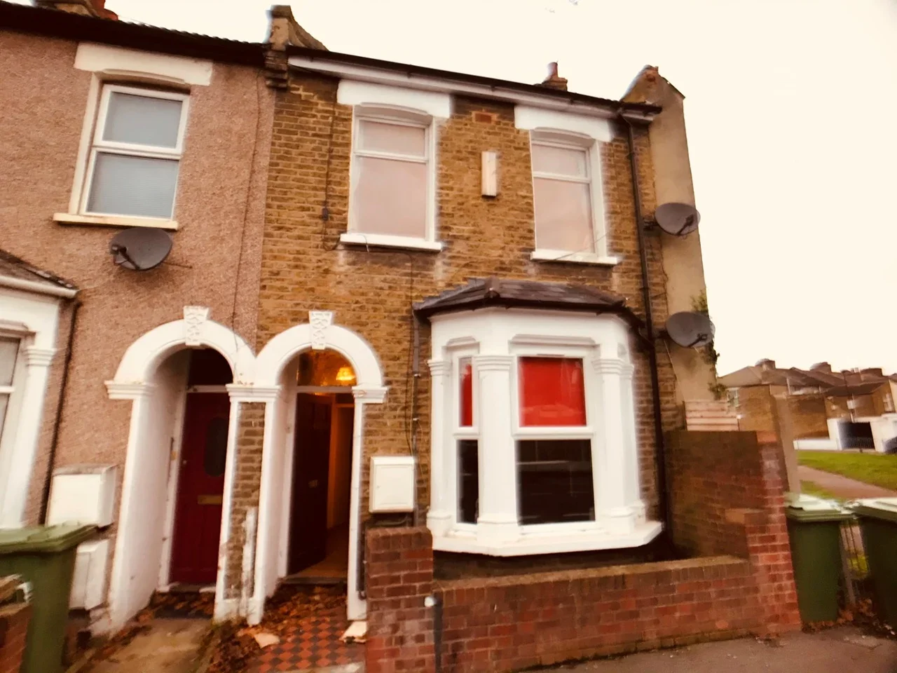 Flat Hayday Road in Greater London