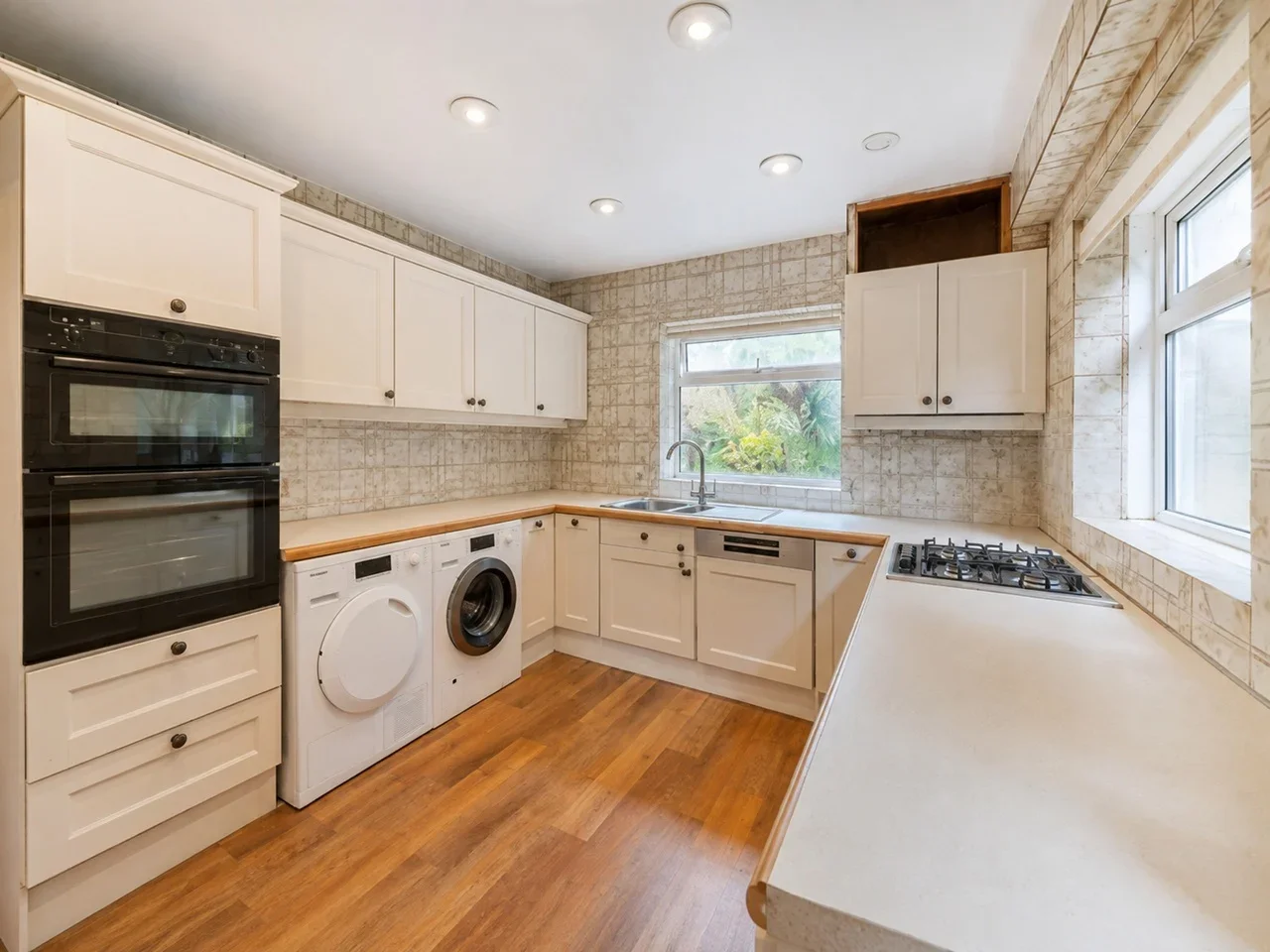 Room Pinn Way in Greater London