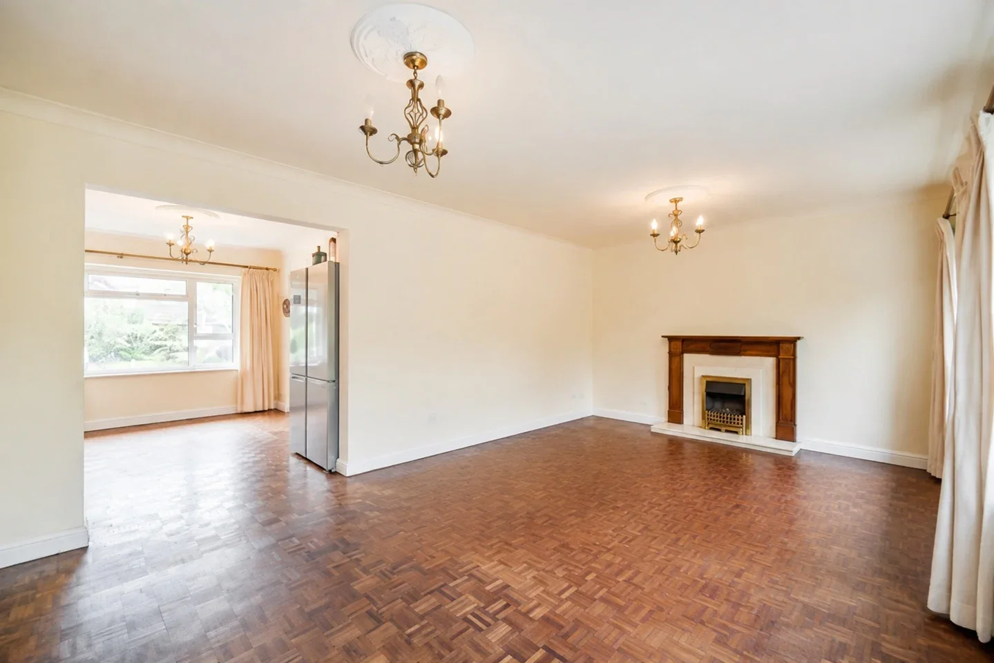 Room Pinn Way in Greater London