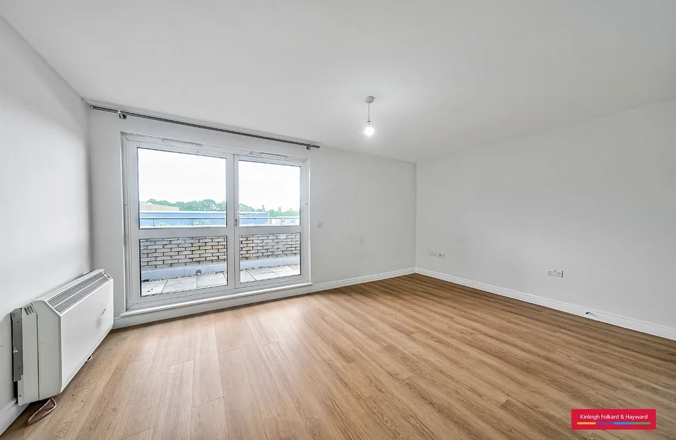 Flat Torrington Gardens in Greater London