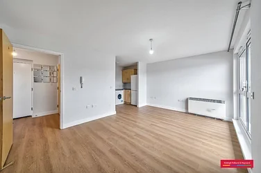 Flat Torrington Gardens in Greater London
