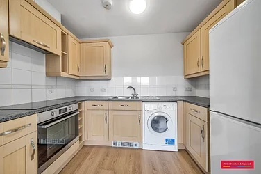 Flat Torrington Gardens in Greater London