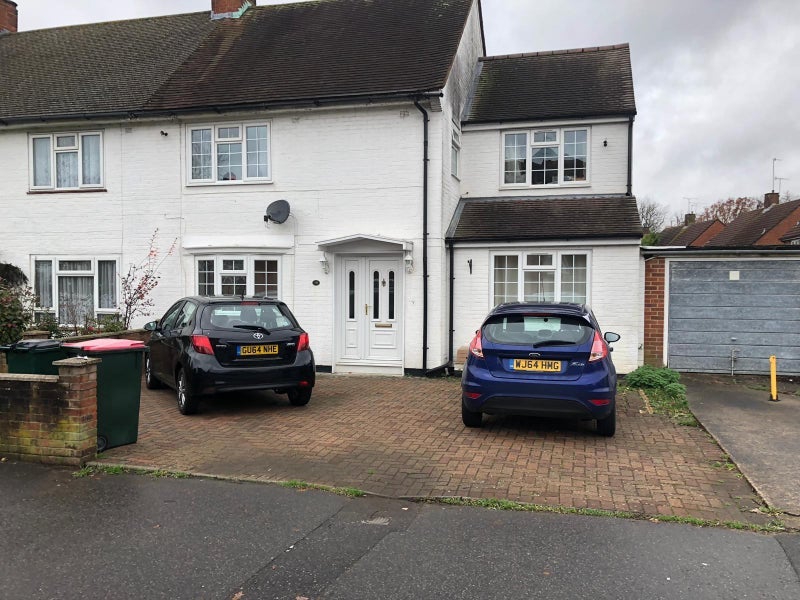 Room Woolborough Road in Crawley