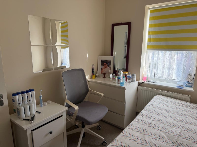 Room Lavender Close in Greater London