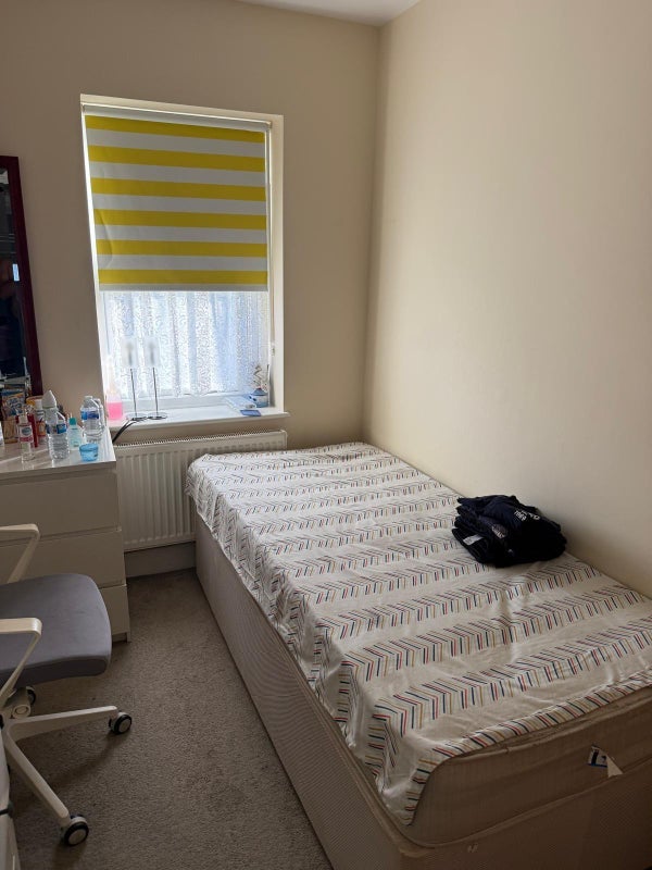 Room Lavender Close in Greater London
