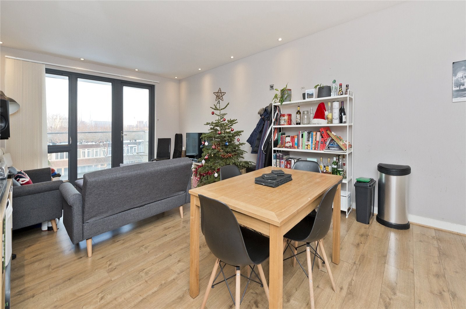 Flat Stewarts Road in Greater London