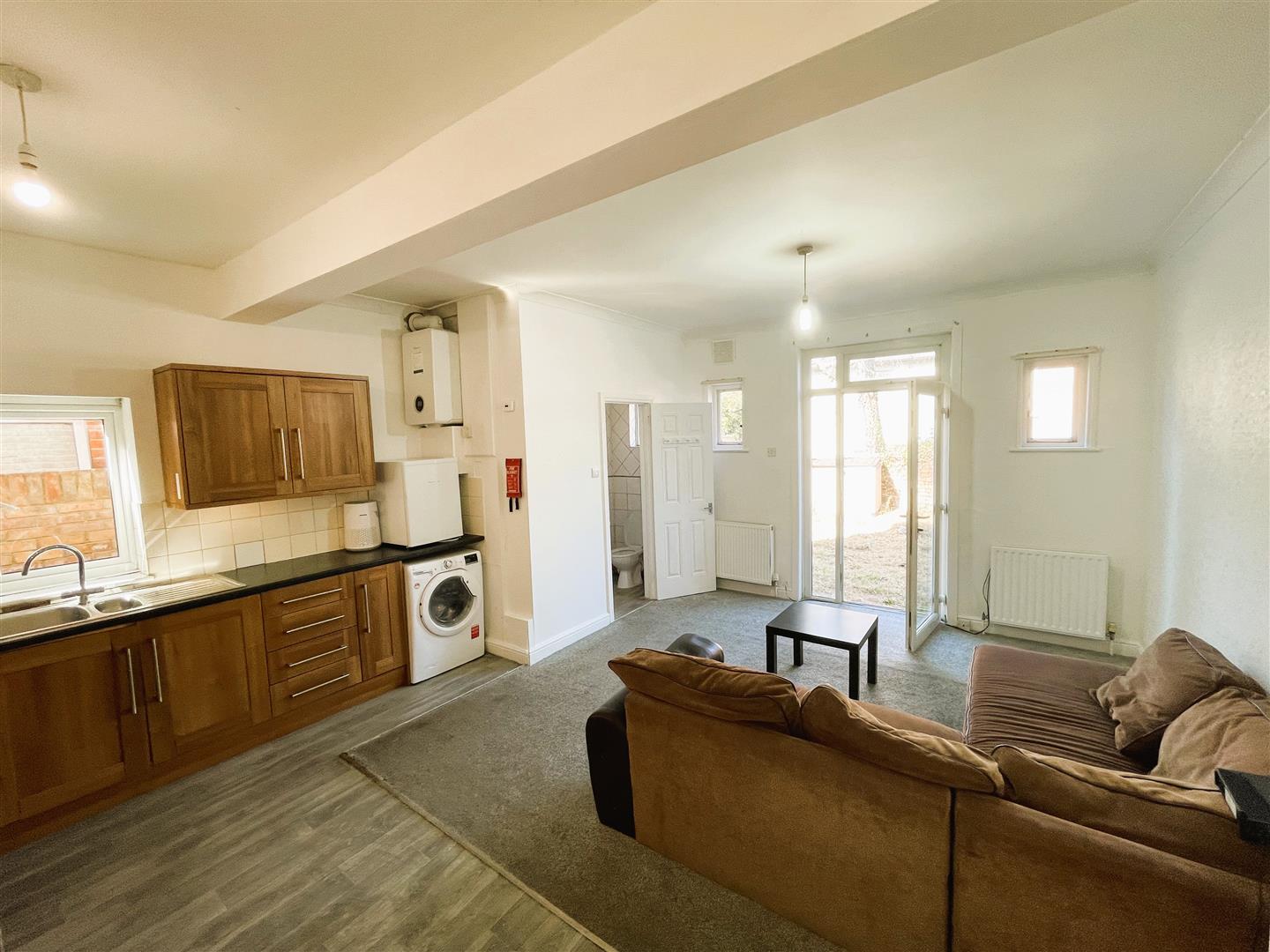 Room Harborough Road in Southampton