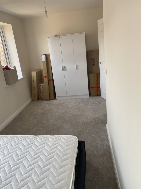 Room Skerry Close in Manchester