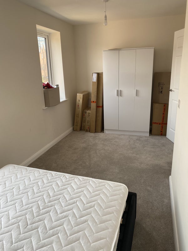 Room Skerry Close in Manchester