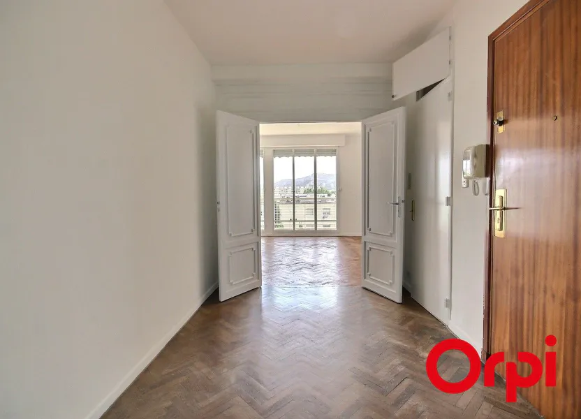 Flat Boulevard Carmagnole in Marseille