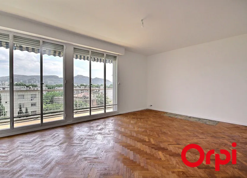 Flat Boulevard Carmagnole in Marseille