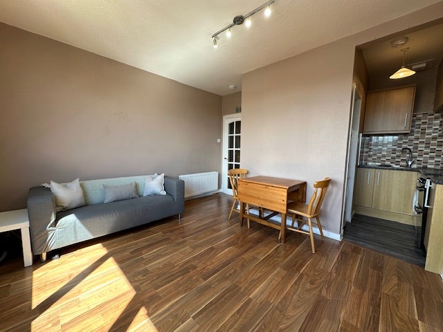 Flat Holburn Road in Aberdeen City
