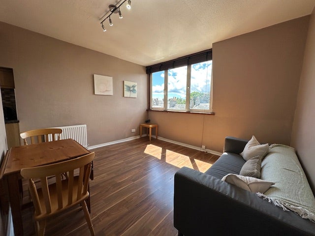 Flat Holburn Road in Aberdeen City