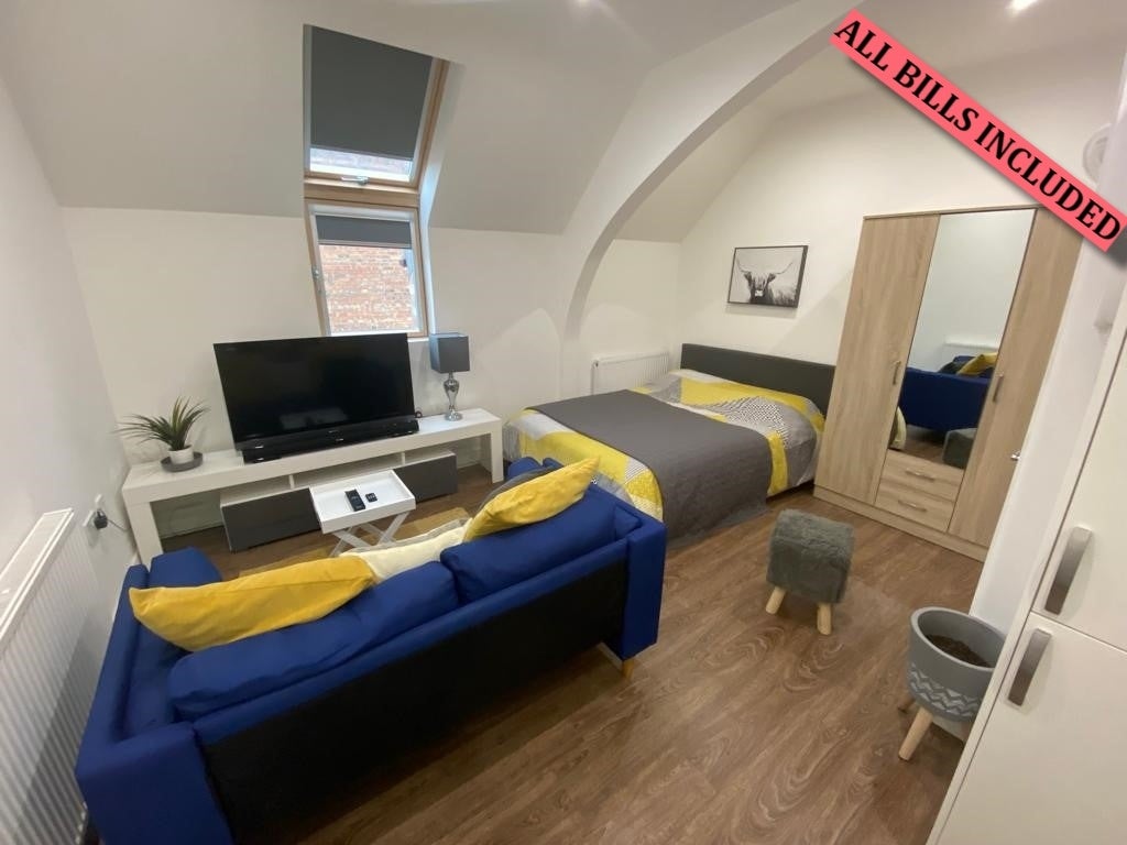 Room Manor House Street in Peterborough