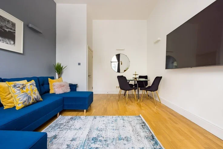 Flat Finborough Road in Greater London