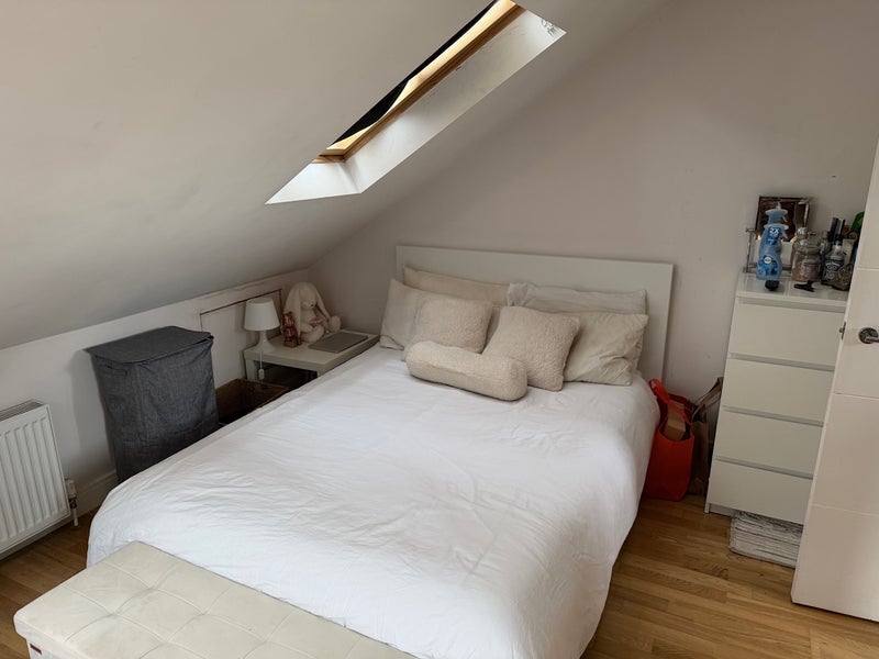 Room Warwick Gardens in Greater London