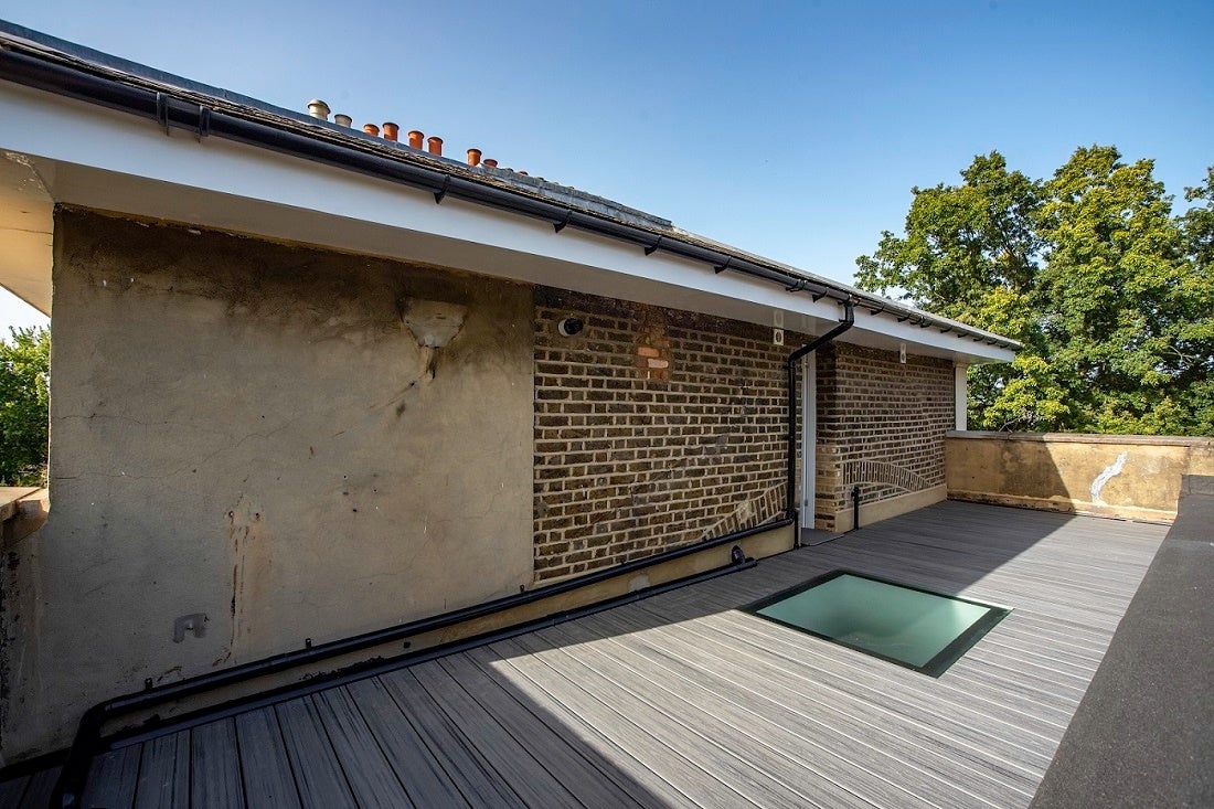 Flat Lewisham Way in Greater London