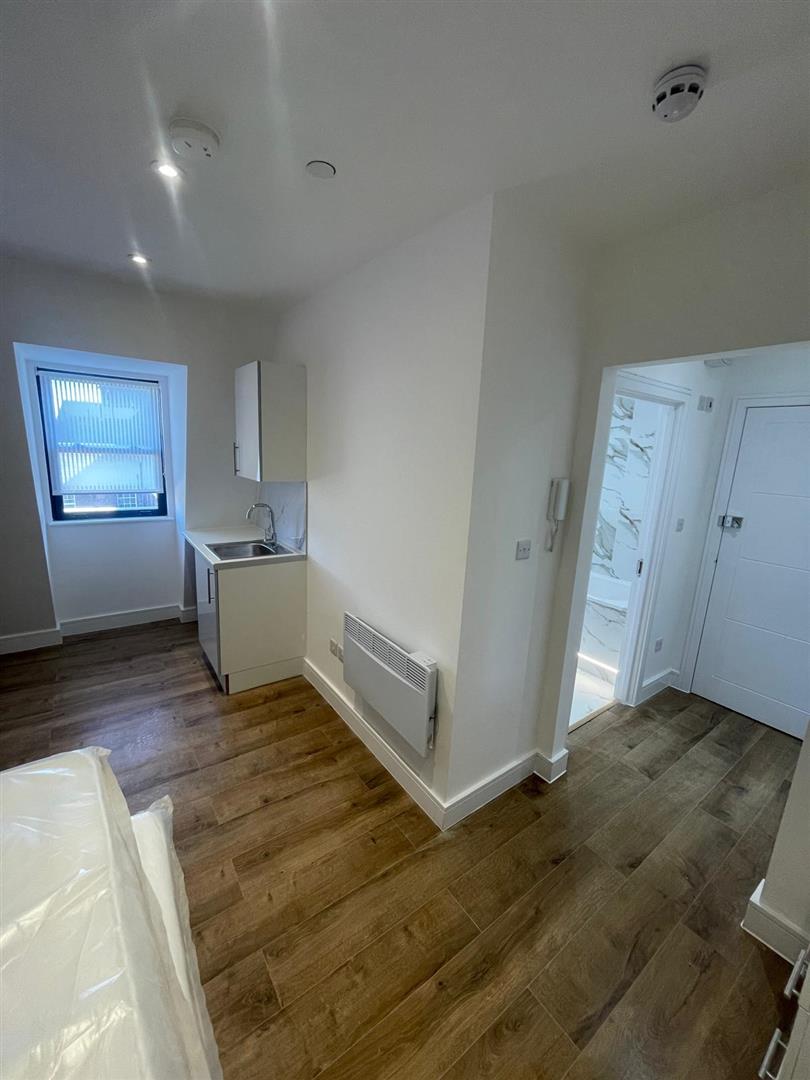 Flat Trefil Walk in Greater London