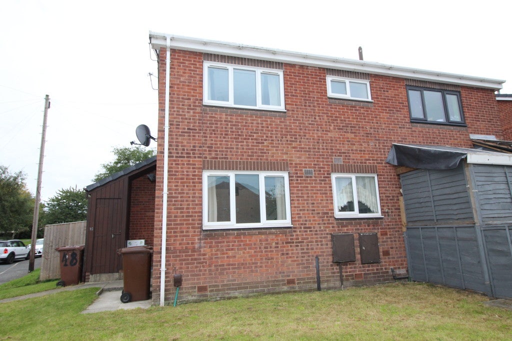 Flat Barnstone Vale in Wakefield