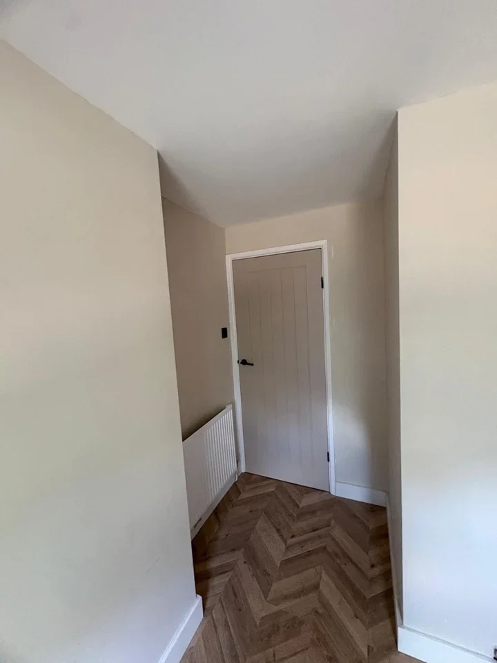 Flat Poplar Road in Greater London