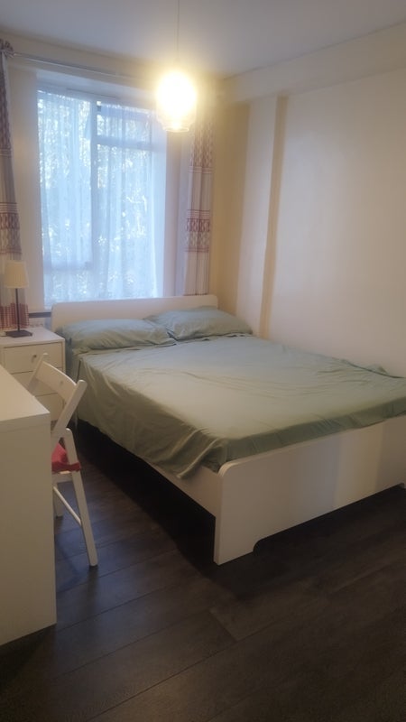 Room Canonbury Crescent in Greater London