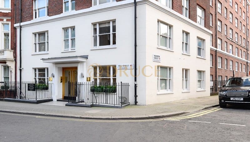 Flat Hill Street in City of Westminster