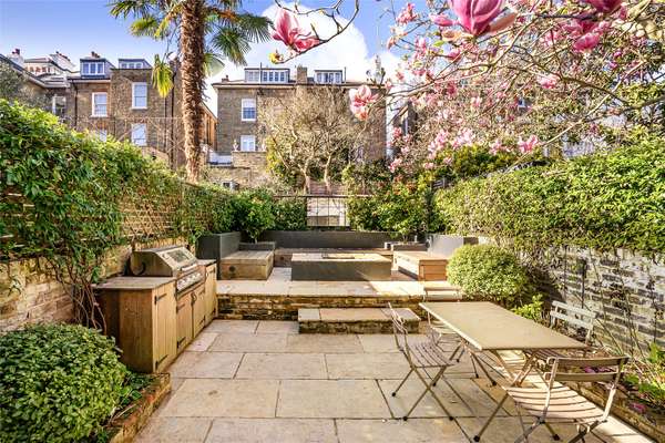 House Cathcart Road in Greater London