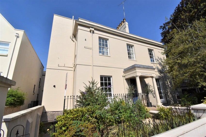 Flat Beauchamp Hill in Royal Leamington Spa