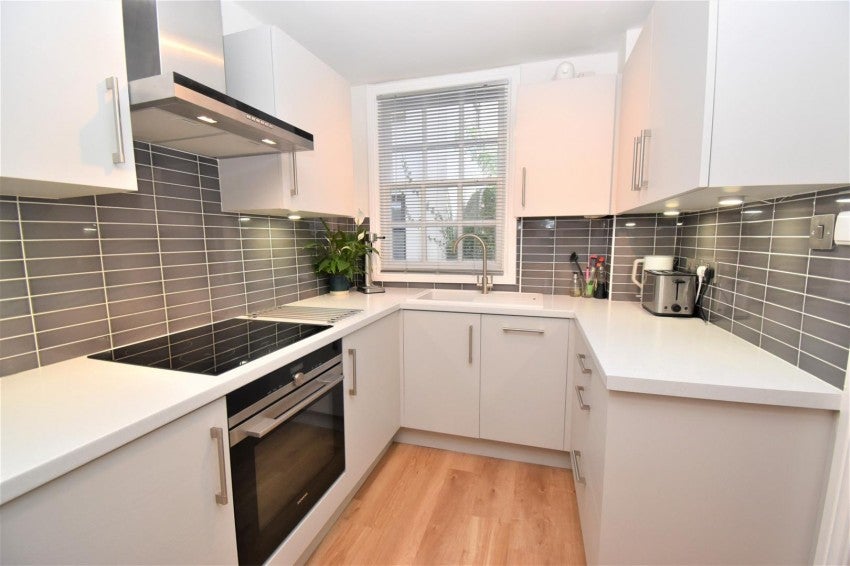 Flat Beauchamp Hill in Royal Leamington Spa