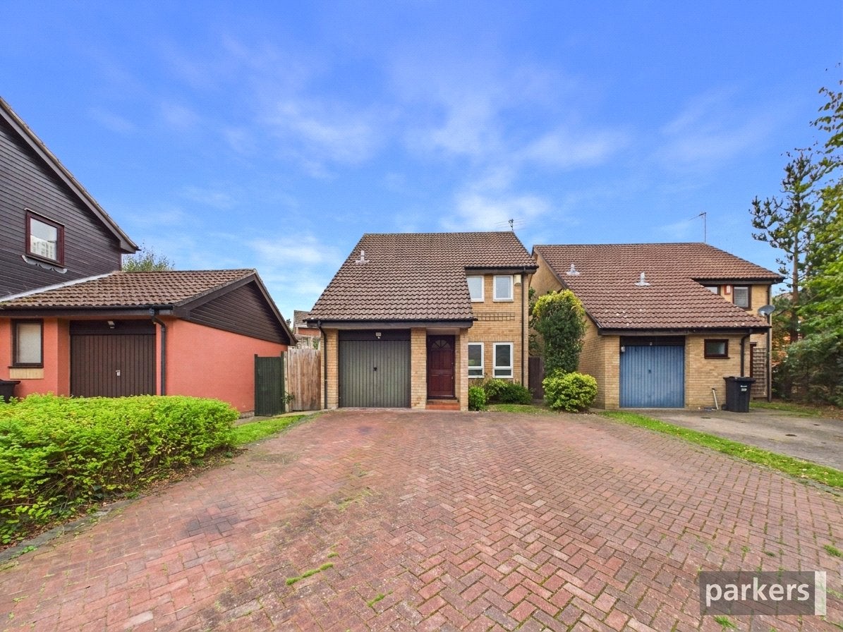 House Hutton Close in Reading