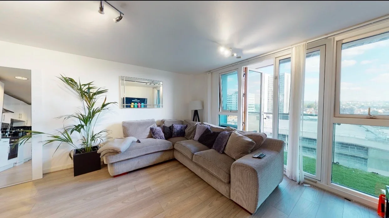 Flat Innes Yard in Greater London