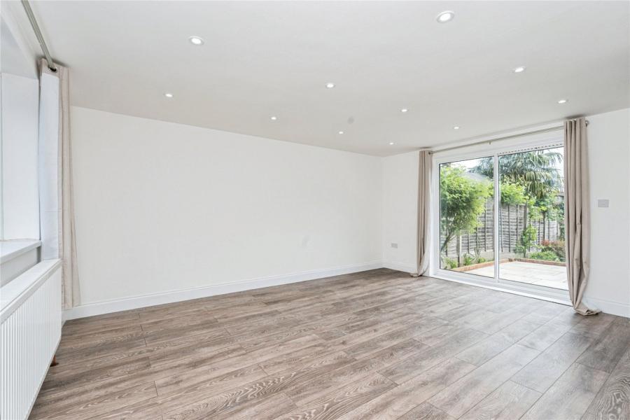 House Hilltop Close in Sunninghill and Ascot